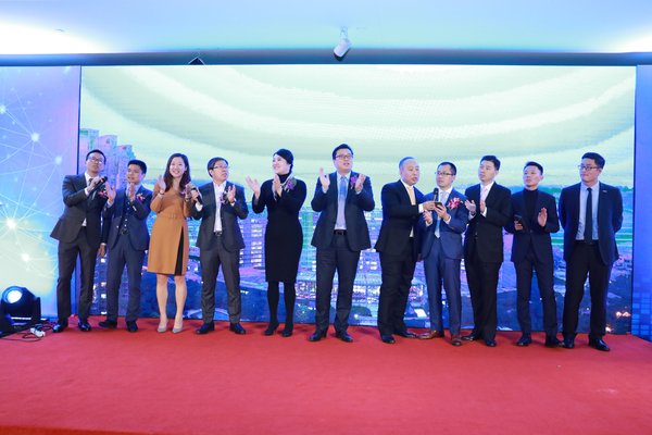 世茂酒店领导层合唱《明天会更好》 世茂酒店领导层合唱《明天会更好》