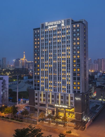 南宁南湖公园万枫酒店外观图