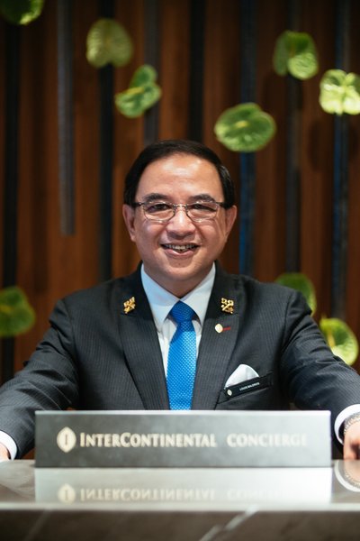 香港洲际酒店首席礼宾司Louis Baleros(白乐易) 香港洲际酒店首席礼宾司Louis Baleros(白乐易)