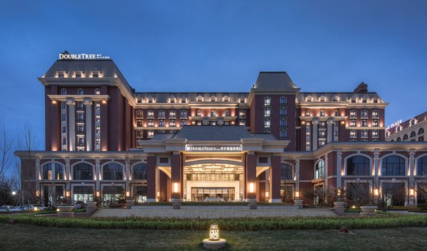 青岛东方影都万达<a href=http://cha.dingjijiudian.com/group-hilton/ target=_blank class=infotextkey>希尔顿</a>逸林酒店