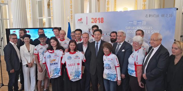 法国生态环境与团结部部长尼古拉-于洛、中国驻法大使翟隽出席“2018里昂-广州 新丝绸之路太阳能自行车骑行赛事”新闻发布会 法国生态环境与团结部部长尼古拉-于洛、中国驻法大使翟隽出席“2018里昂-广州 新丝绸之路太阳能自行车骑行赛事”新闻发布会