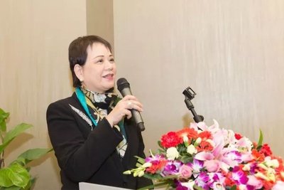 御庭集团董事局主席潘凤金女士 御庭集团董事局主席潘凤金女士