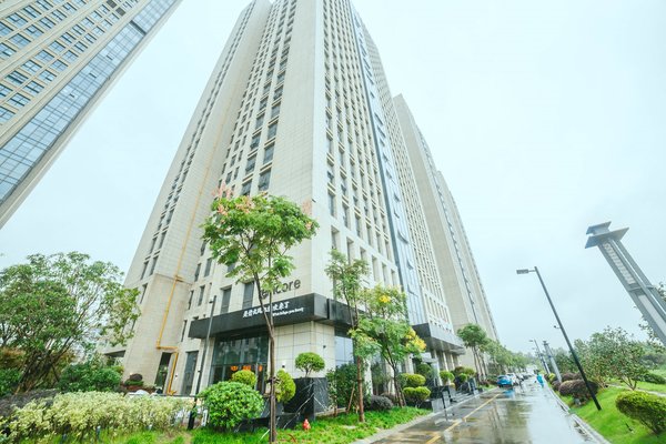 扬州环球金融城华美达安可酒店在浪漫的星空餐厅中将扬州美景尽收眼底 扬州环球金融城华美达安可酒店在浪漫的星空餐厅中将扬州美景尽收眼底