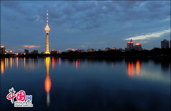 地理中国:中央电视塔 夜京城的浪漫胜地