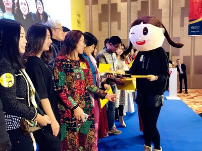 神秘嘉宾,联盟形象代言人阿喂亮相引起轰动 神秘嘉宾,联盟形象代言人阿喂亮相引起轰动