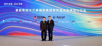 鲁能商业旅游管理分公司总经理李景海先生和万豪国际大中华区首席运营官兼董事总经理李雨生先生共同见证签约 鲁能商业旅游管理分公司总经理李景海先生和万豪国际大中华区首席运营官兼董事总经理李雨生先生共同见证签约