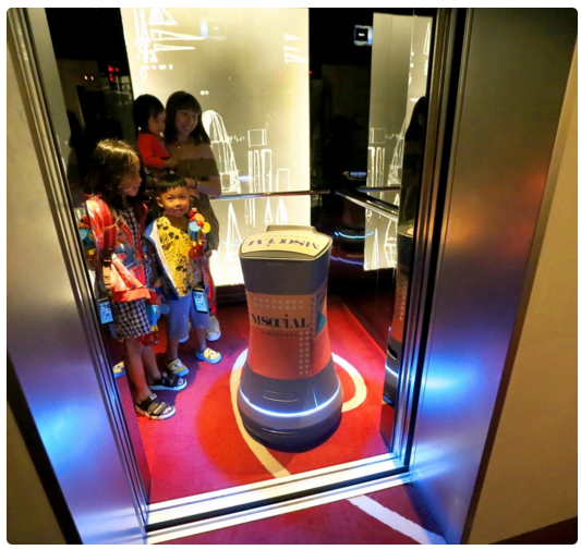 新加坡酒店业智能升级：机器人担任服务员、管家和厨师
