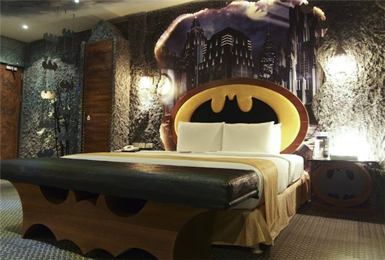 入住台湾蝙蝠侠酒店 在被窝里化身超级英雄