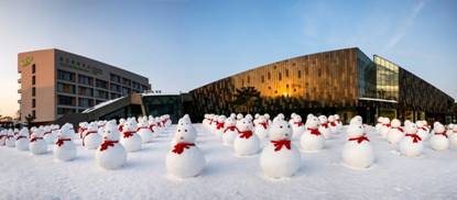 今年冬天最大的雪人军团出现了