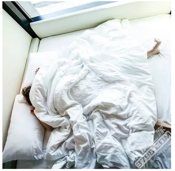 citizenM says：床不是用来睡的，是用来搞事情的
